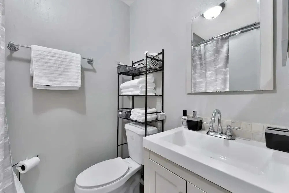 Updated Cozy Home Centrally Located pet Friendly