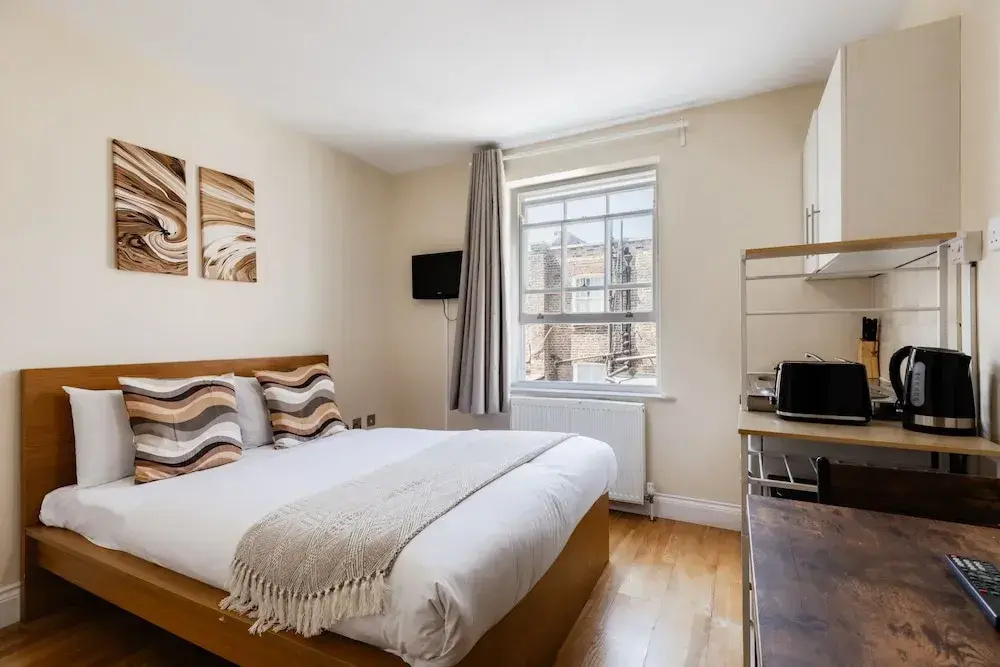 Warm Apartments in Queensway