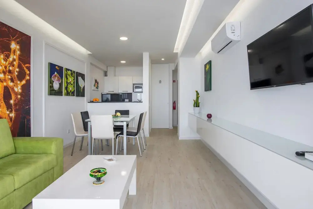 Delmar Apartment by MHM