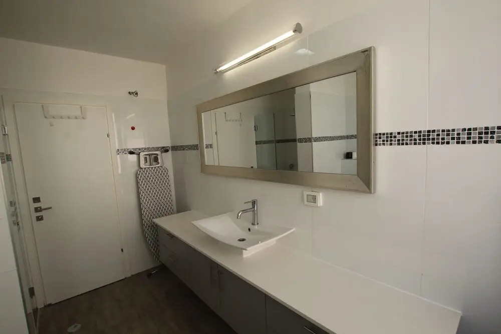 The Seasons King David apartment
