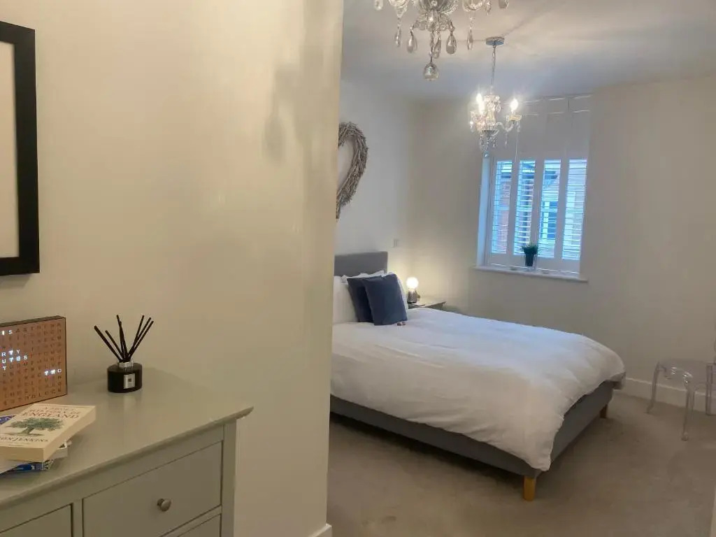 Unrivalled Location Five Star Worcester Apartment