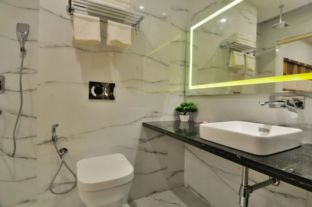 The Gold Regency - 02 Mins from New Delhi Railway Station