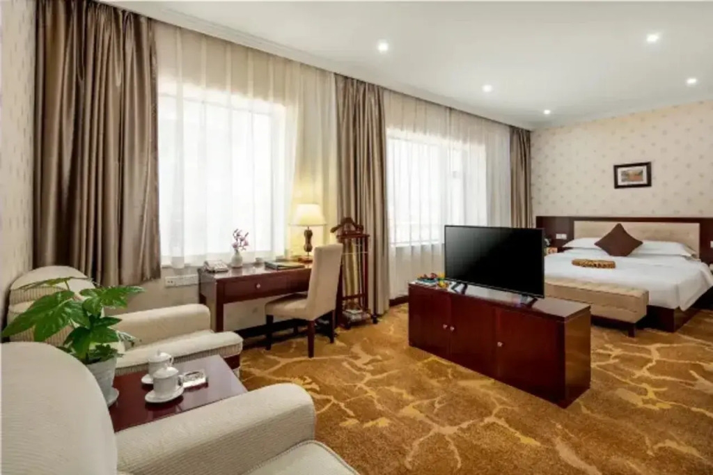 Y Hotel (Taiyuan Jiefang Road Liuxiang Kaihua Temple Metro Station)