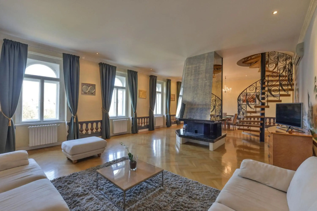 Panoramic Loft