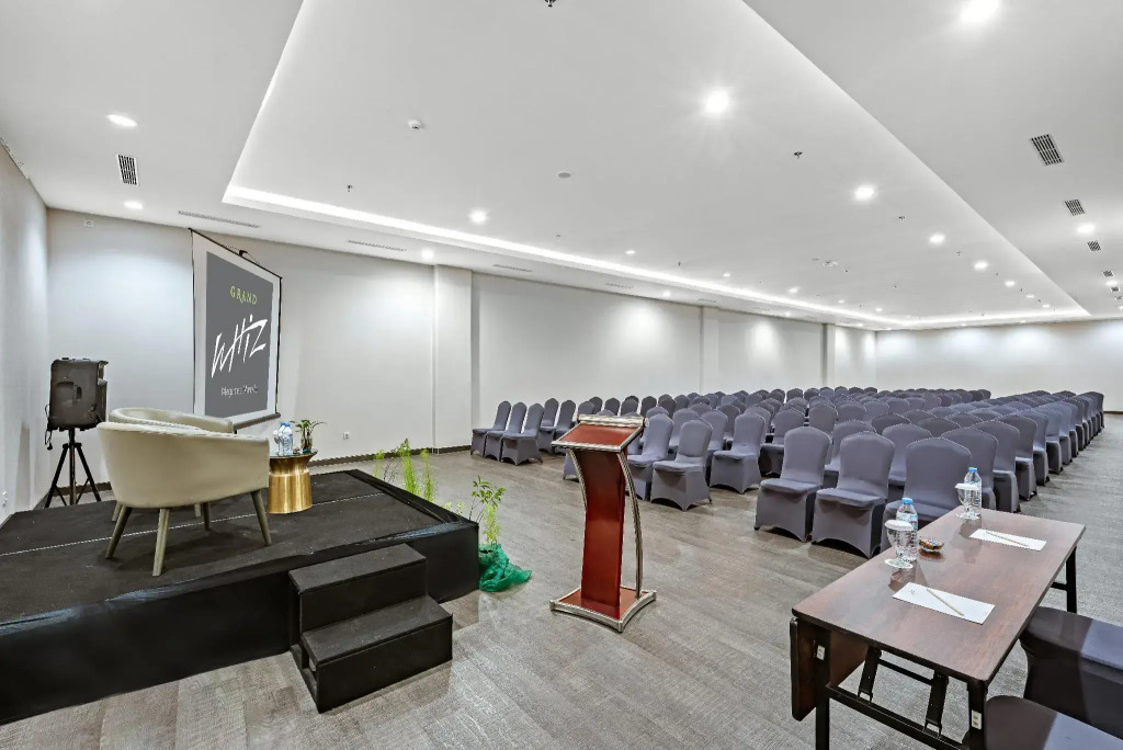 Grand Whiz Megamas Manado