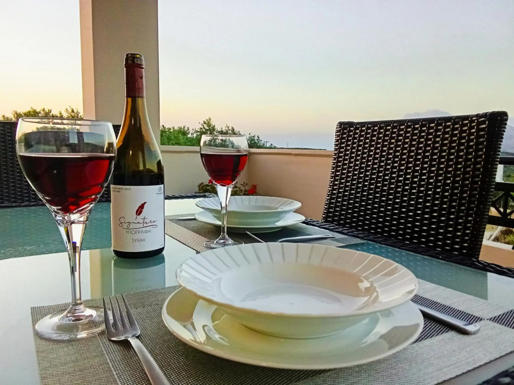 The high level Villa with amazing views 5'from falassarna!