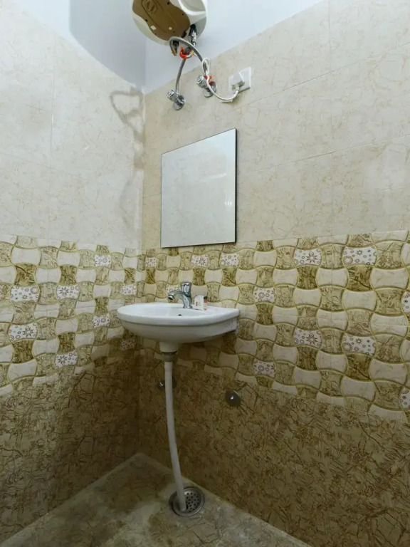 OYO 23085 Baba Hotel