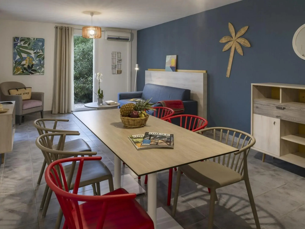 Holiday home in Mediterranean style with air con and bubble bath
