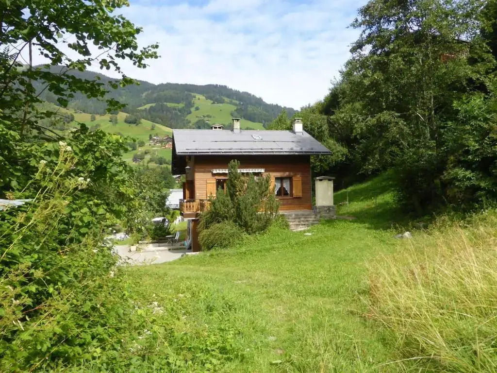 Chalet à Arêches, 100m², 8 pers, 4 ch, Pied des Pistes, Cheminée, Terrasse, Wifi - FR-1-342-246