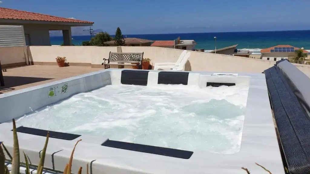 VILLA GIARDINO 3 CAMERE 4 BAGNI 2 PASSI dal MARE