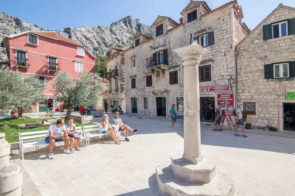 Apartments Petea Omis