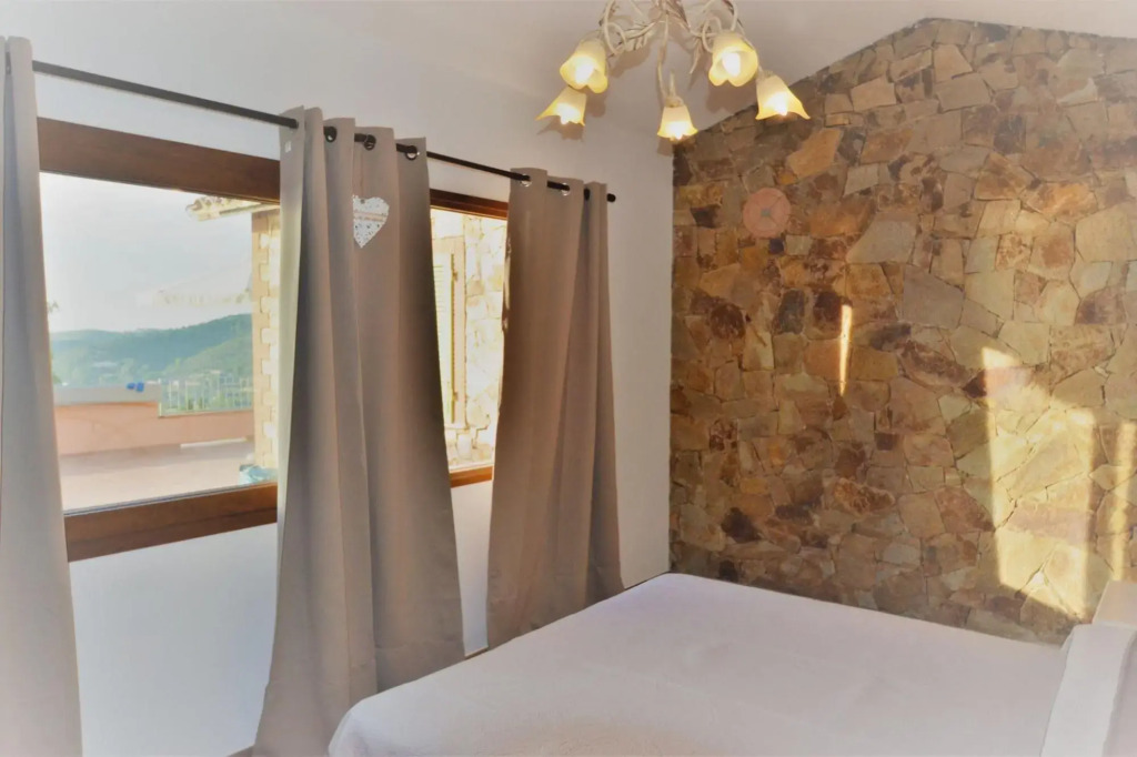 Two semi-detached houses in the immediate vicinity, for a total of three apartments on a 5-acre lot.-Villetta Zuccale 2