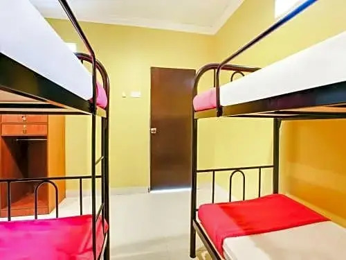 SPOT ON 89623 Nawawi's Backpackers