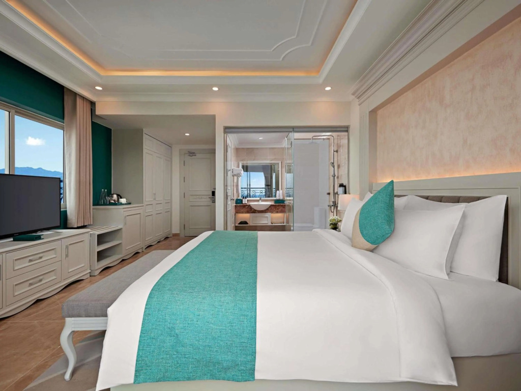Skylight Hotel