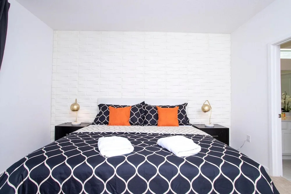 Gorgeous Family Home Sleeps 28 Blv103