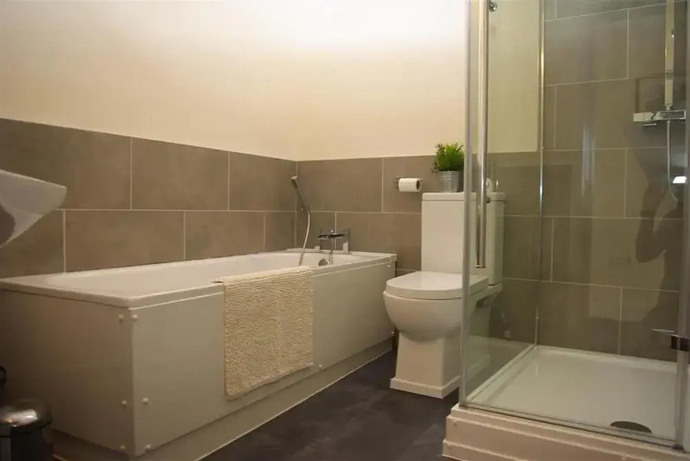 The Roaches Suite - Premier Serviced Accommodation