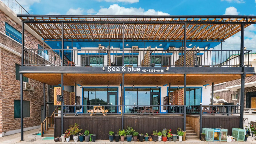 Goseong Sea and Blue Pension