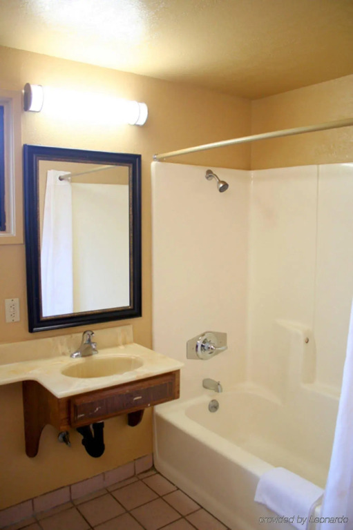 Pacific Inn and Suites
