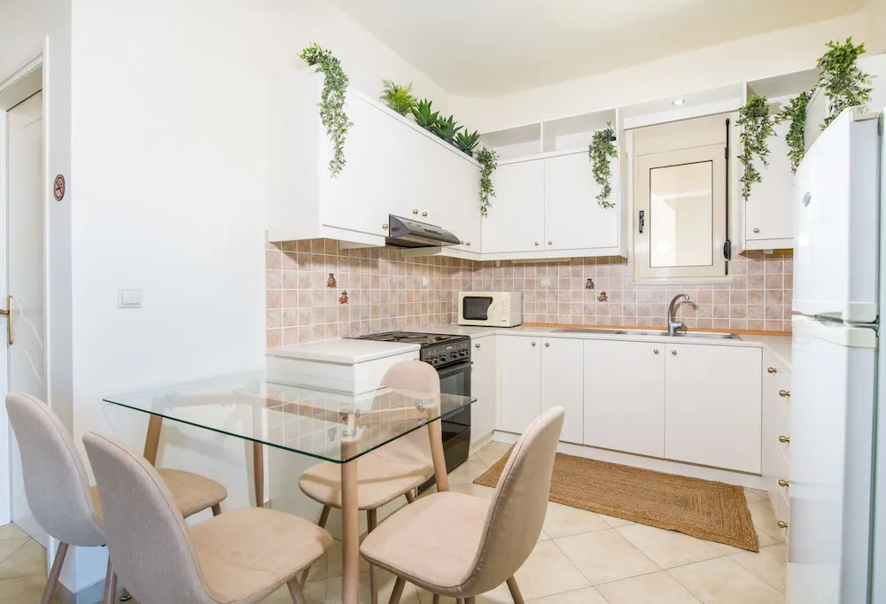Dione Apartment with Terrace near Kalathas beach