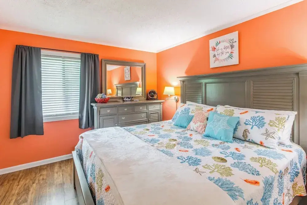 Walk to Beach & Barefoot Landing: Resort Condo!