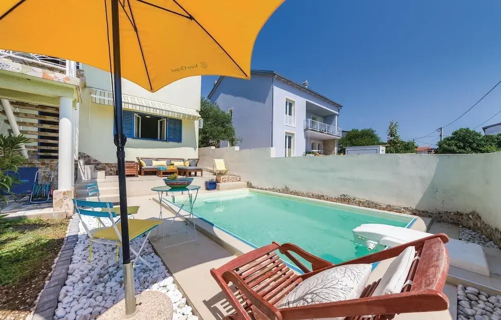 Awesome Home in Sv Filip i Jakov With 2 Bedrooms and Wifi