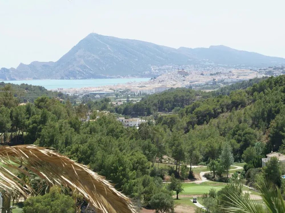 Fantastic Apartment on the Golf Course, Large Terrace and Communal Swimming Pool