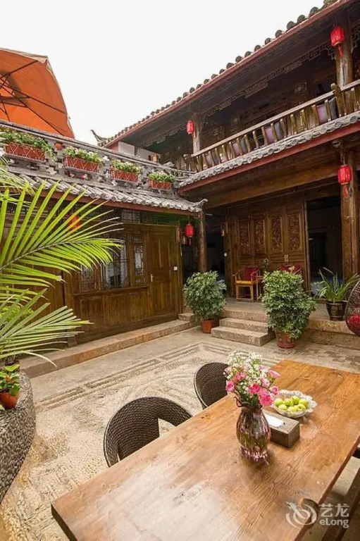 Mengli Qianxun Inn(丽江梦里千寻客栈)