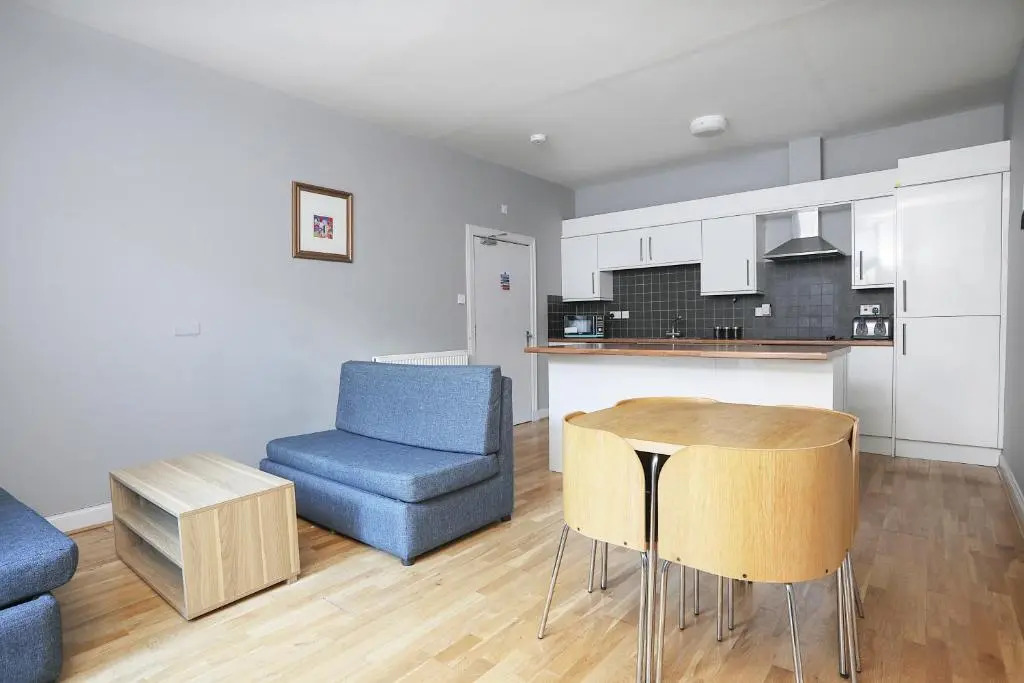 Cairn Hotel & Apartments