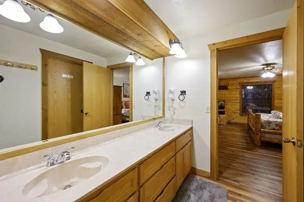 Lacey Dogwood Family Cabin With Free Wifi and Private BBQ by Redawning