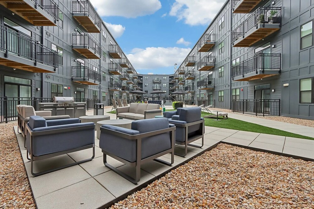 Landing Apartments near IU Health