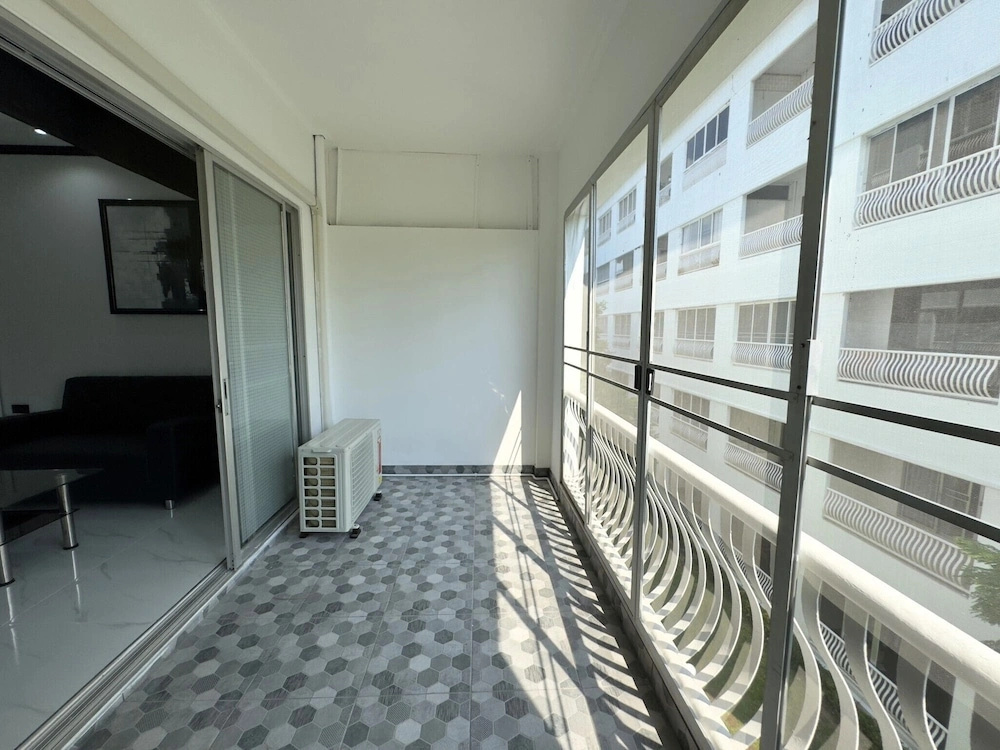 Stylish Studio With Balcony Near Jomtien Beach - Baan Suan Lalana