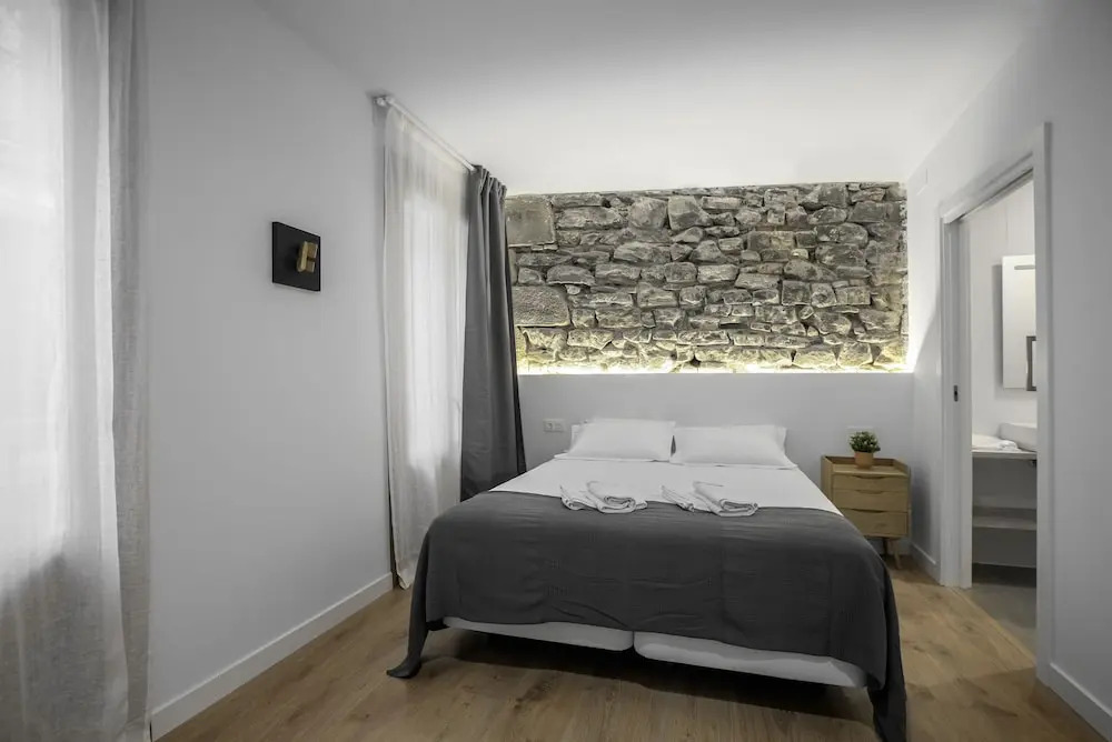 32 De Agosto ROOMS