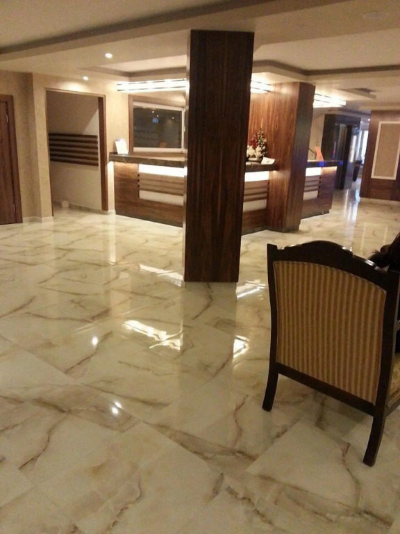 Lavinia Apart & Hotel