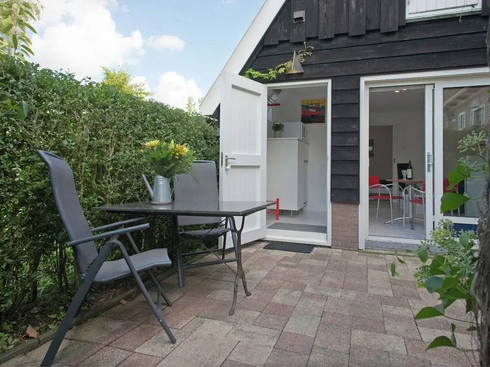 Beautiful Holiday Home Near Lawn Bowling in Krabbendam