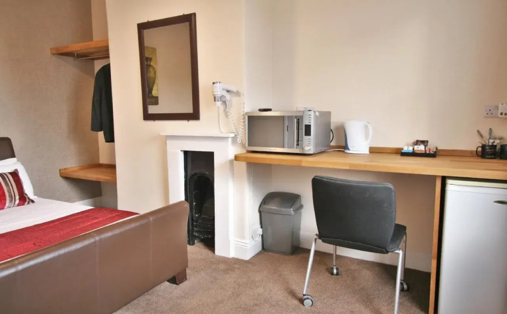 Central Hotel Cheltenham by Roomsbooked
