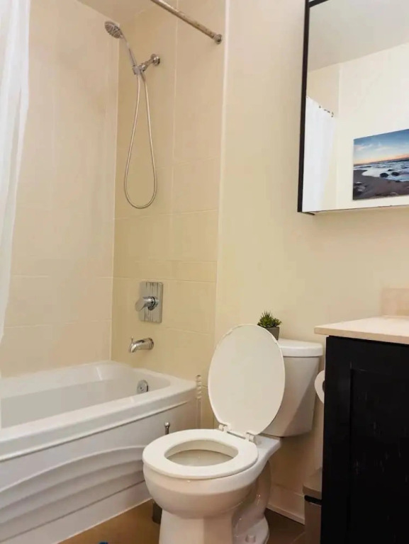 Stylish Cozy 1bedroom Condo in Square one Centre