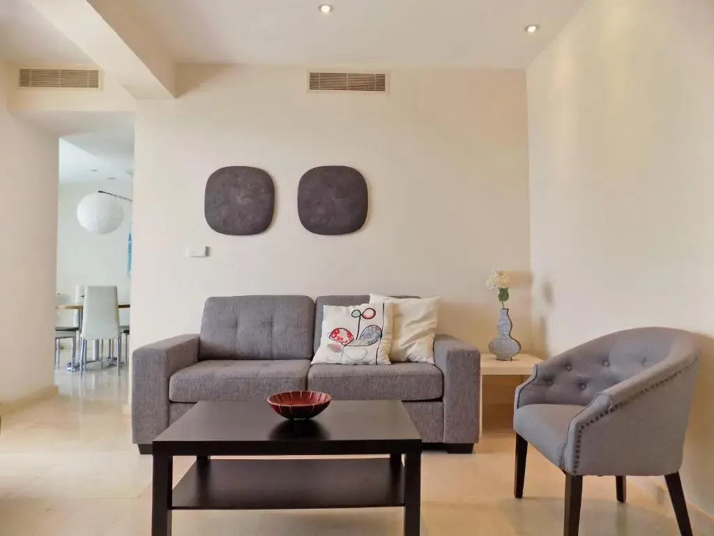 2b Seafront Boutique Apartment - Finikoudes Beach