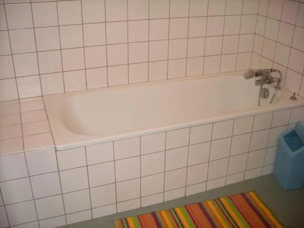 Gîte Authentique à Isches avec Cheminée, Terrain Clos, Proche Thermes et Activités Culturelles - FR-1-589-116