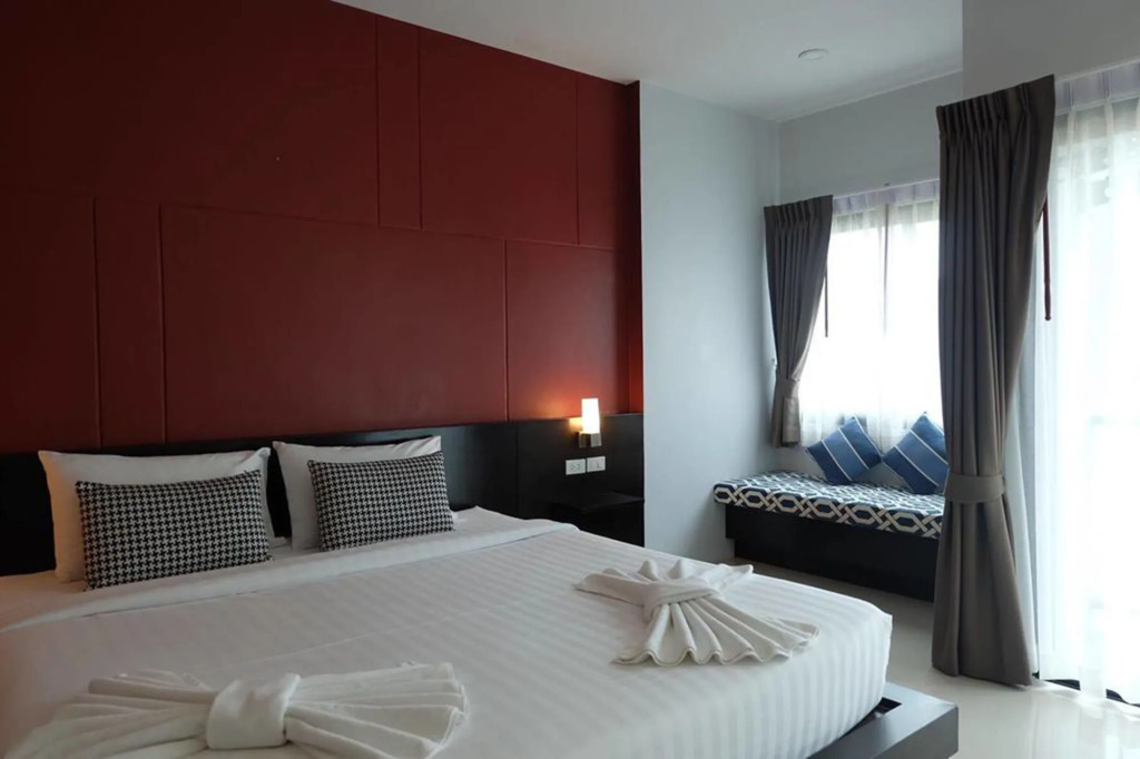 Отель Phuket Airport Place