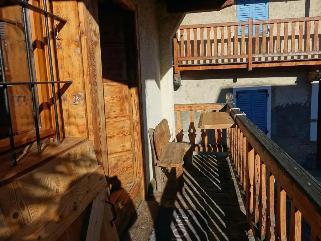 Charmant Mazot Savoyard à Hauteluce: Idéal pour Couple, Proche Commerces et Ski, Bien Équipé - FR-1-342-263