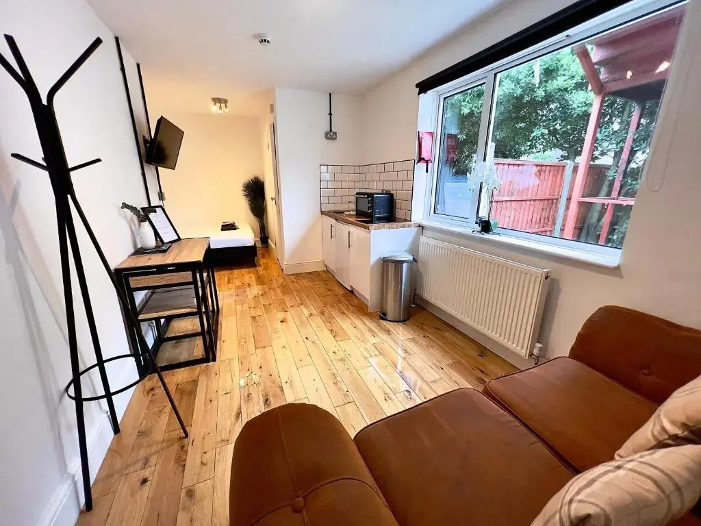 Flat 4, 10 St John's