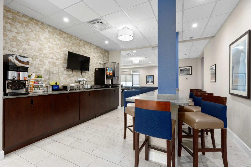 Comfort Inn & Suites Hazelwood - St Louis