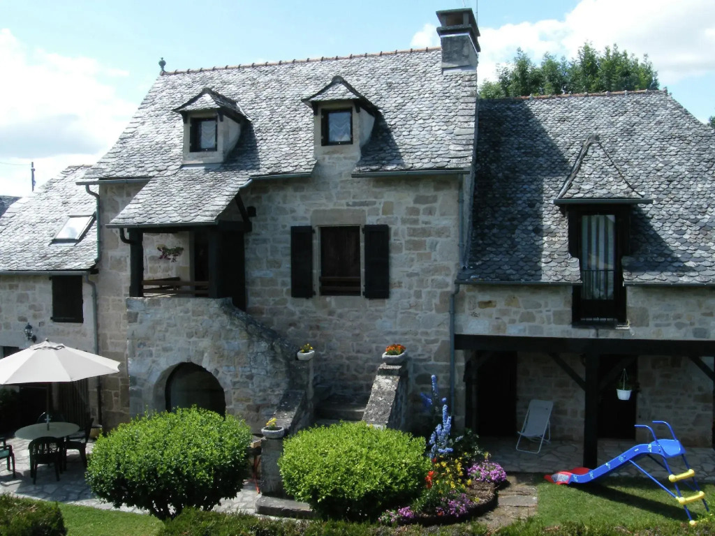 Vintage Holiday Home in Muret-le-Château with Garden