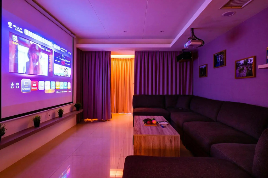Warm Cinema Home 3B2b