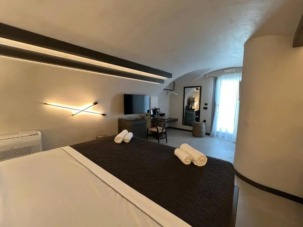 ArmonOia Suites Santorini