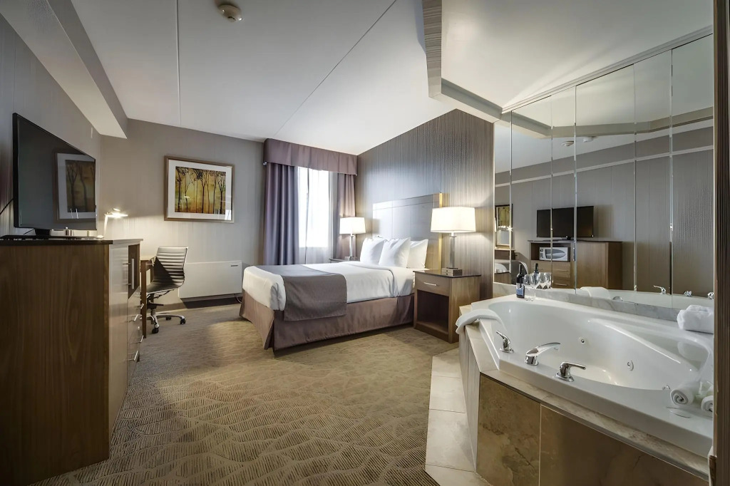 Monte Carlo Inn Airport Suites