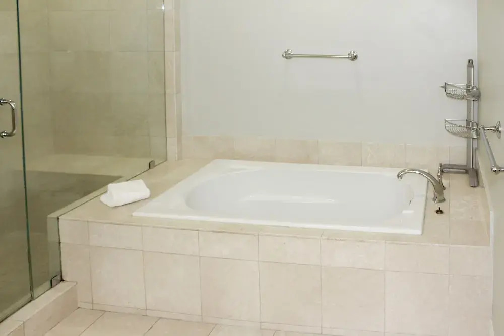 Whar305x 2 Bedroom Condo