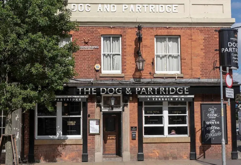 Lovely 2 Bed Flat - Airport/piccadilly Friendly