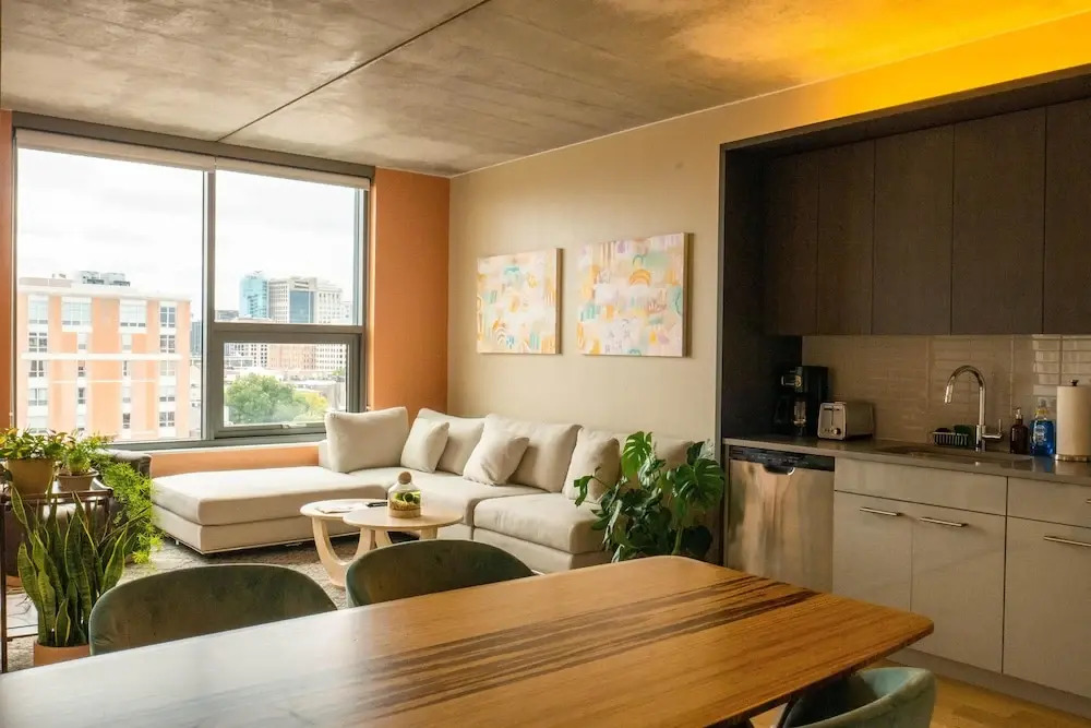 Designer, Spacious 1BD in Historic District