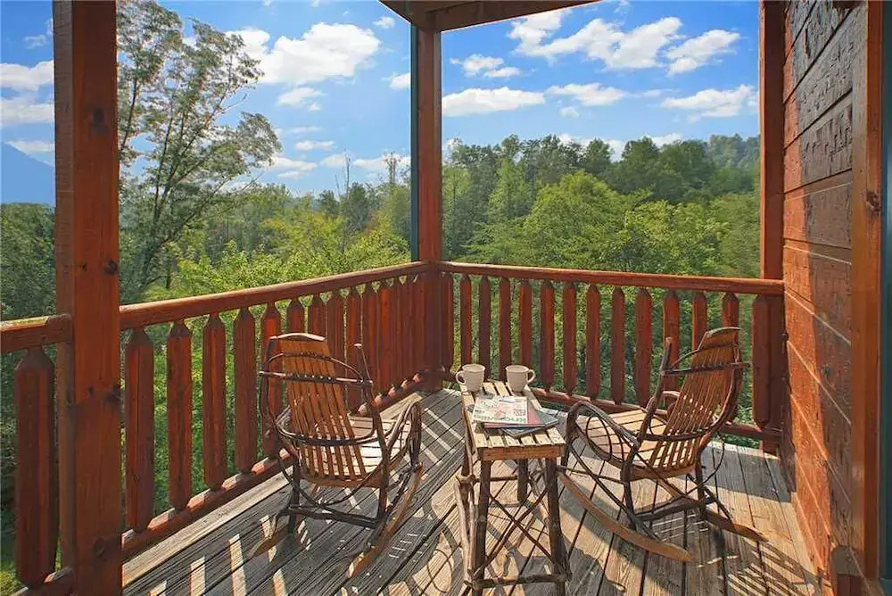 The Great Escape II 5 Bedroom Mountain View Home with Hot Tub